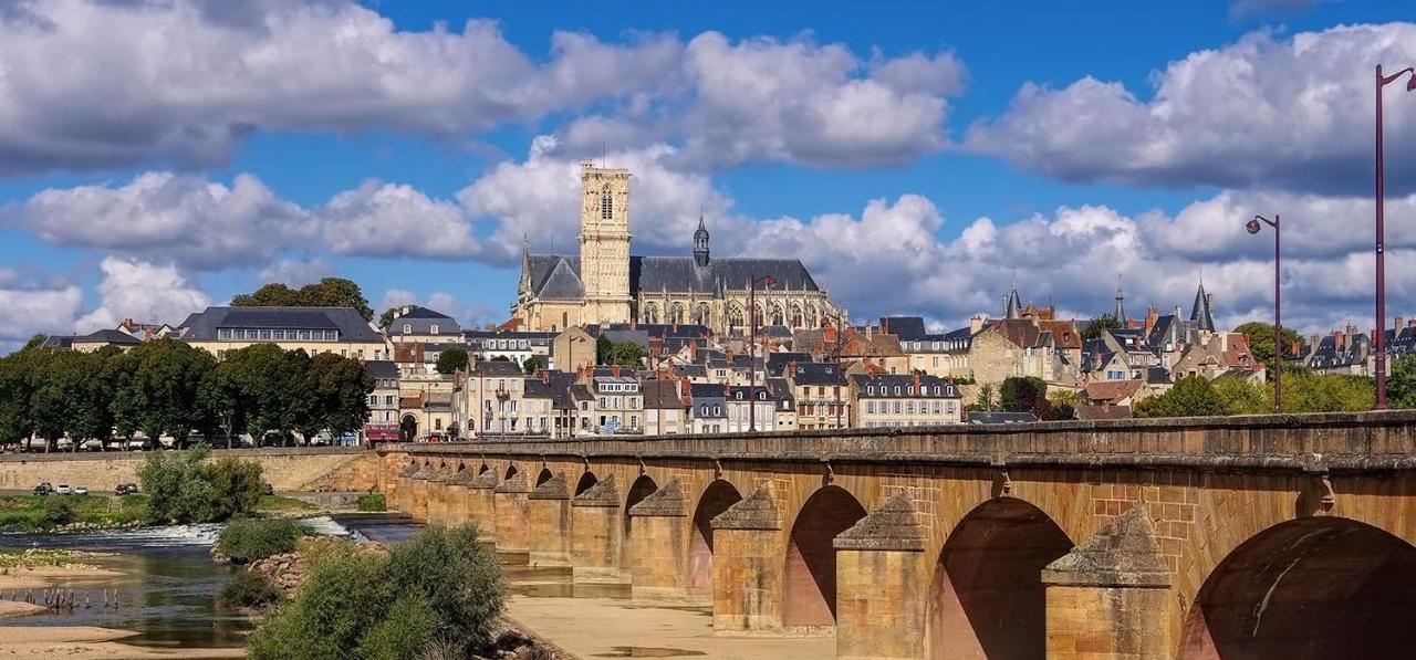 Hotel De Cleves เนอแวร์ ภายนอก รูปภาพ